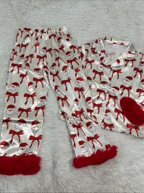 🐛 NWOT Amazon Satin Christmas Pajamas
